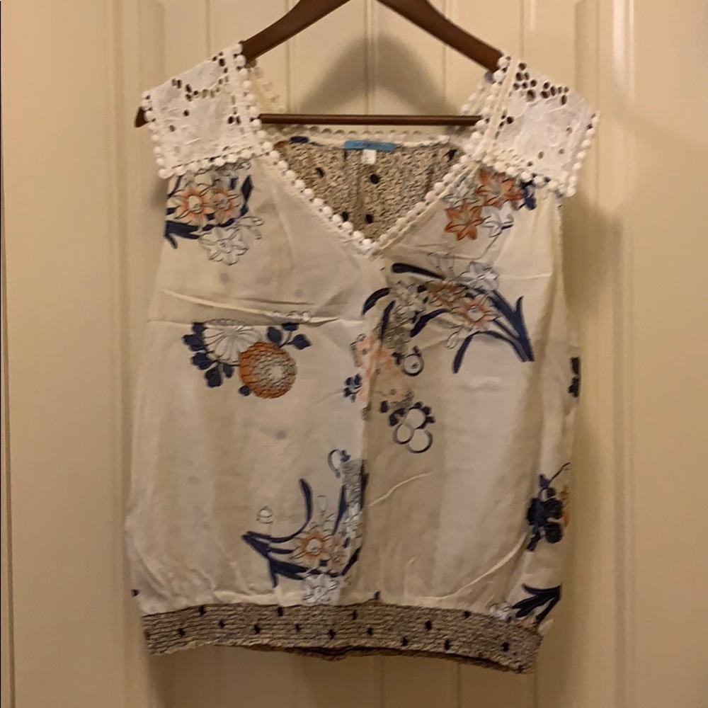 Short sleeved blouse